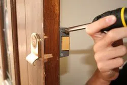 Locksmith Key Store Chestnut Hill, MA 617-712-1261 - lock-opening